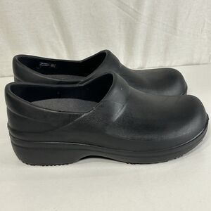 Crocs Women's At Work Neria Pro II Size 7 Black Clogs Slip Resistant  205384